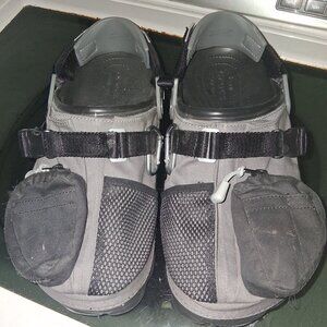 CROCS Front-Pouch Utility CROCS in Gray and Black